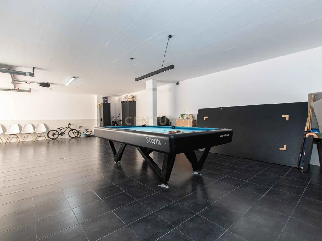 Moradia Independente T4+1 com Piscina, 321 m² de Construção e Garagem para 5 Viaturas | Albarraque, Rio de Mouro - Image 39