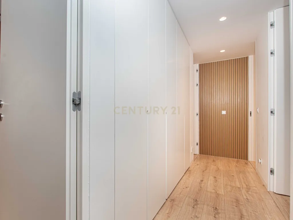 Apartamento T4 com Terraço e Box para 2 Viaturas | Jardim da Amoreira | Odivelas - Image 12