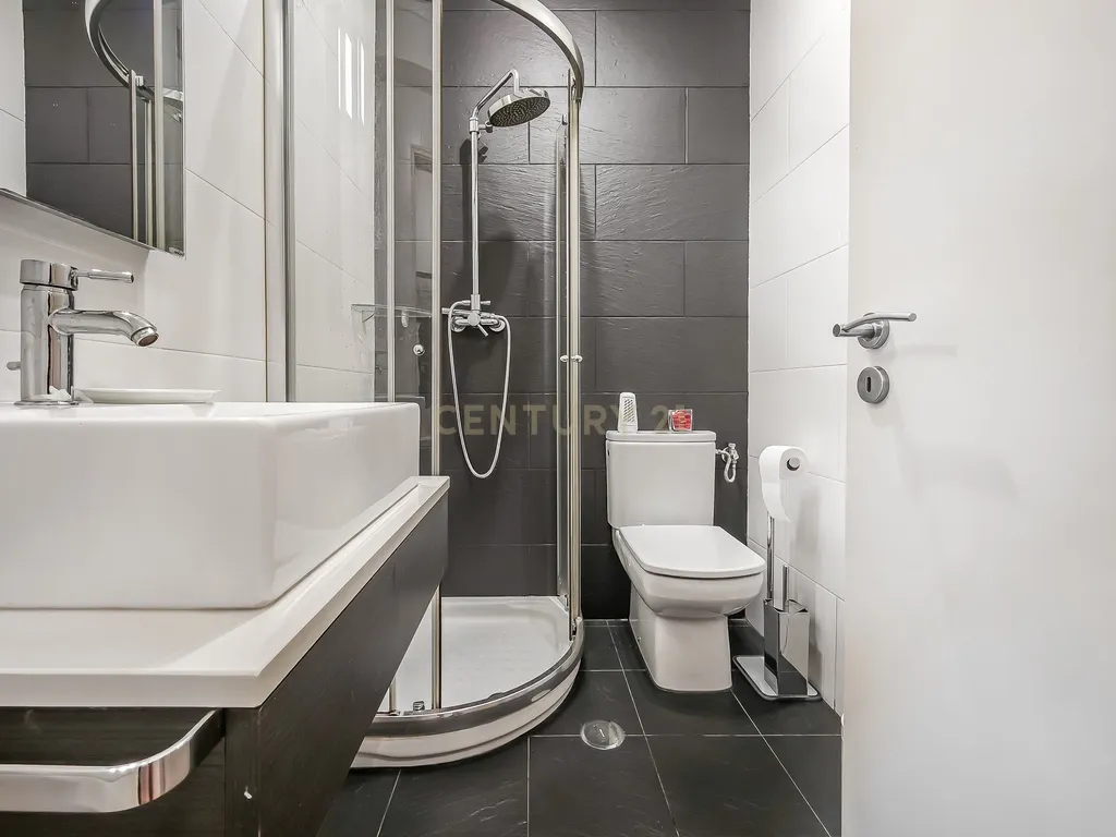 Apartamento T3 renovado no Prior Velho - Image 14