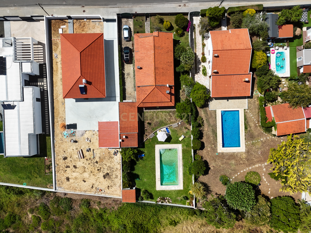 Moradia Isolada com Piscina em Lote de 908 m² | Sala Ampla | Jardim e Vista Desafogada -Mafra - Image 11