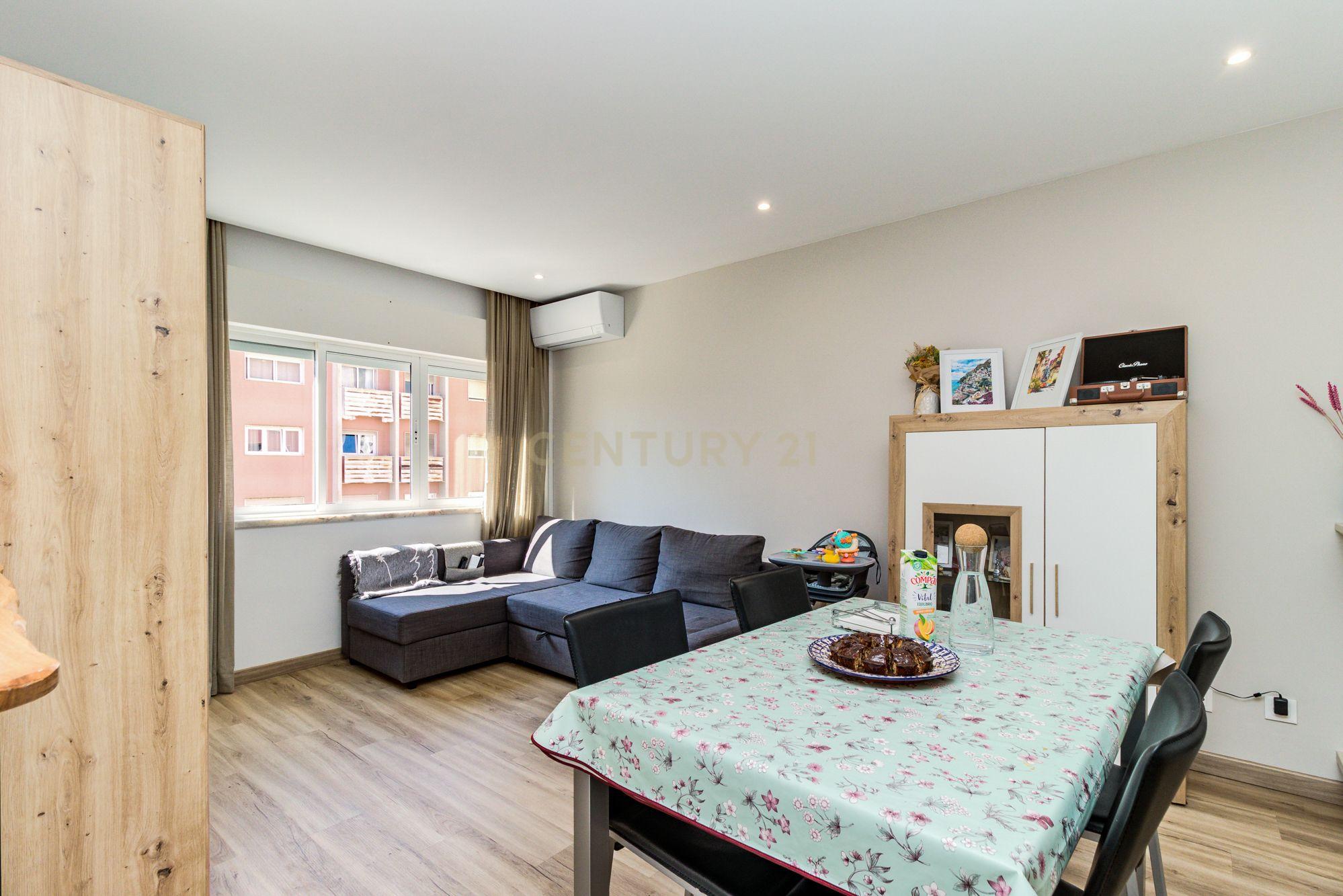 Apartamento T2 remodelado em São Marcos com Varanda e Ar Condicionado - Image 9