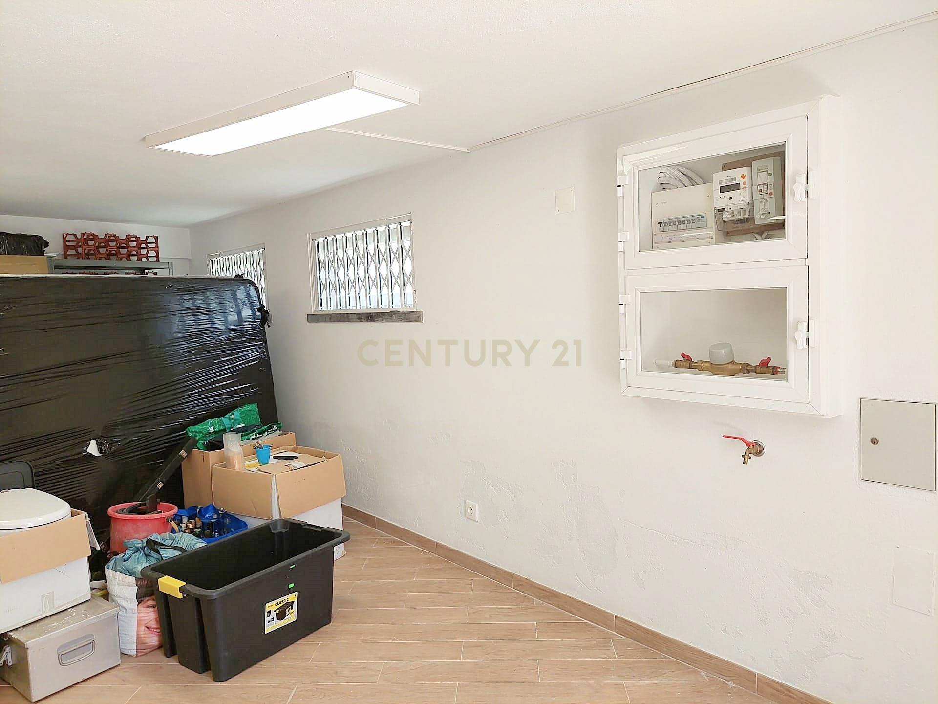 Garagem 34,5 m2 | Janelas | Casa de banho | Eletricidade | Água - Image 6