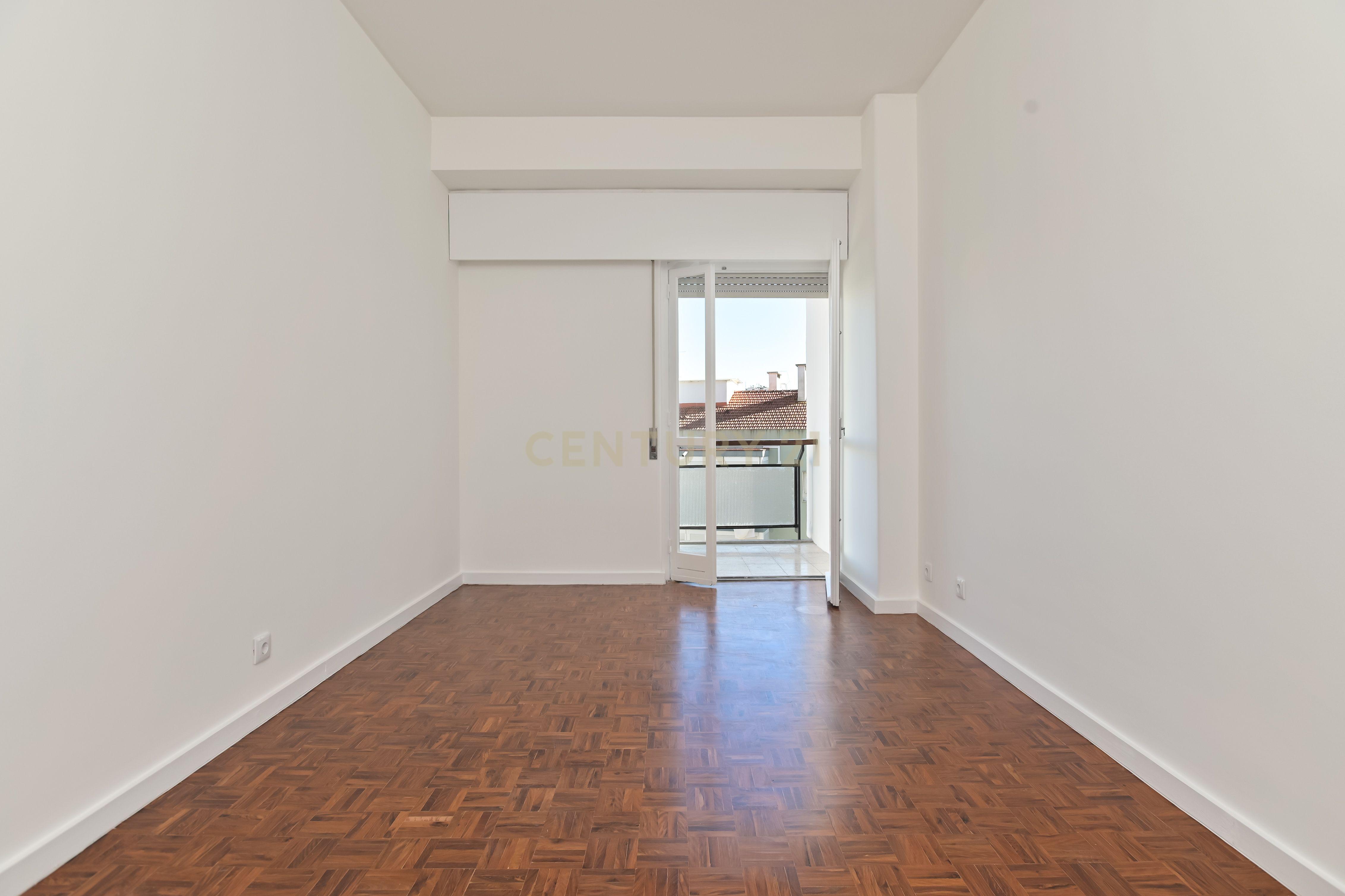 Apartamento T2 renovado para arrendamento em São Domingos de Benfica, Lisboa – pohled 5