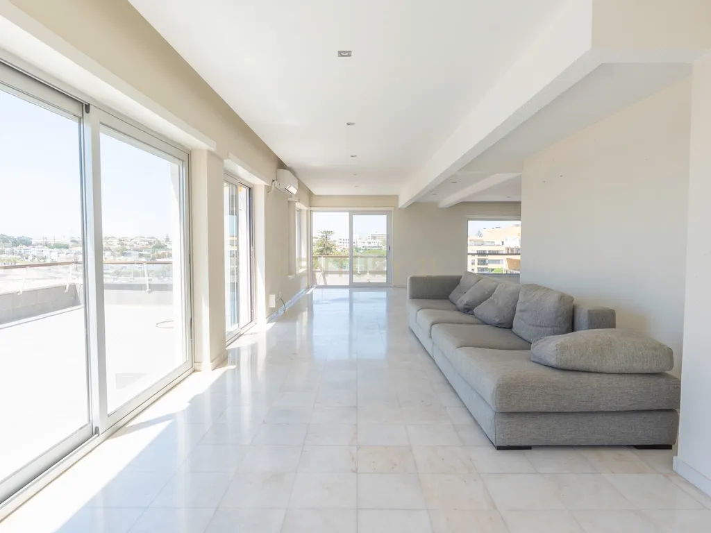 Apartamento T3 com Vista Mar em Oeiras - Image 25