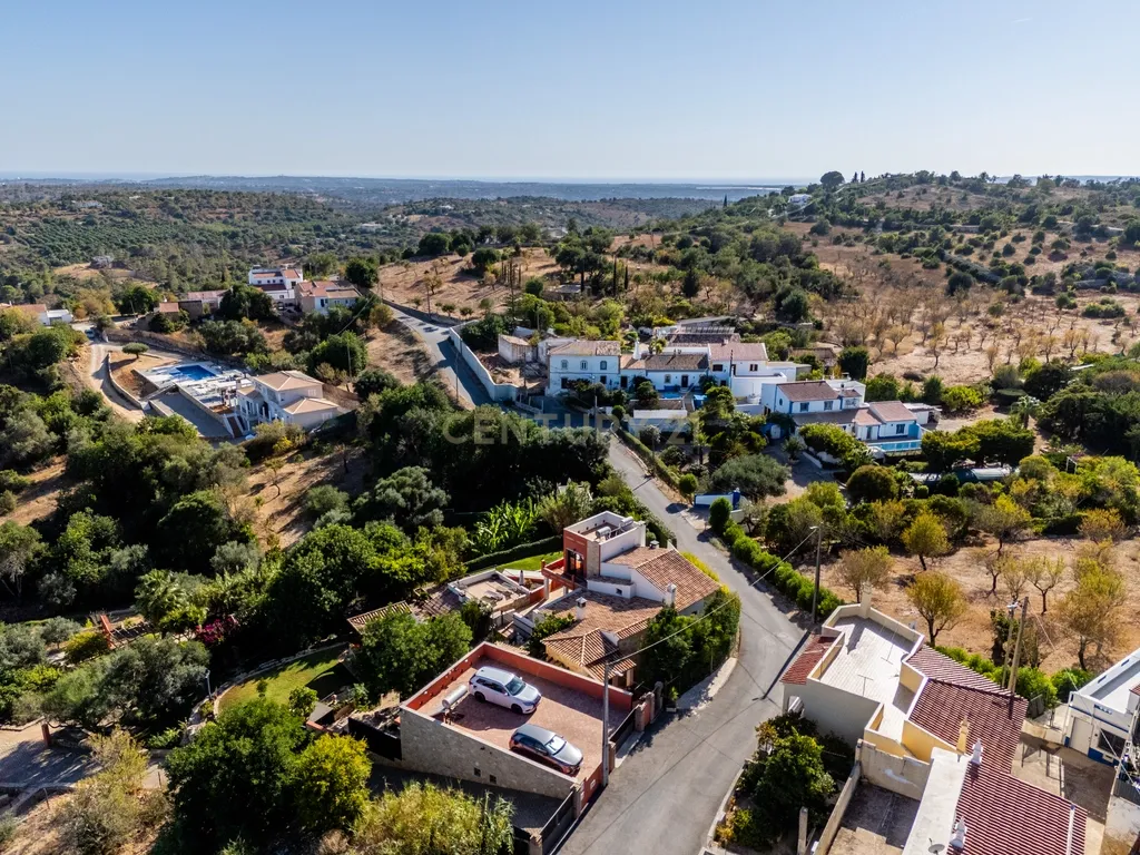 Propriedade com três habitações, piscina aquecida e sauna, num terreno de 10.000 m² - Image 149