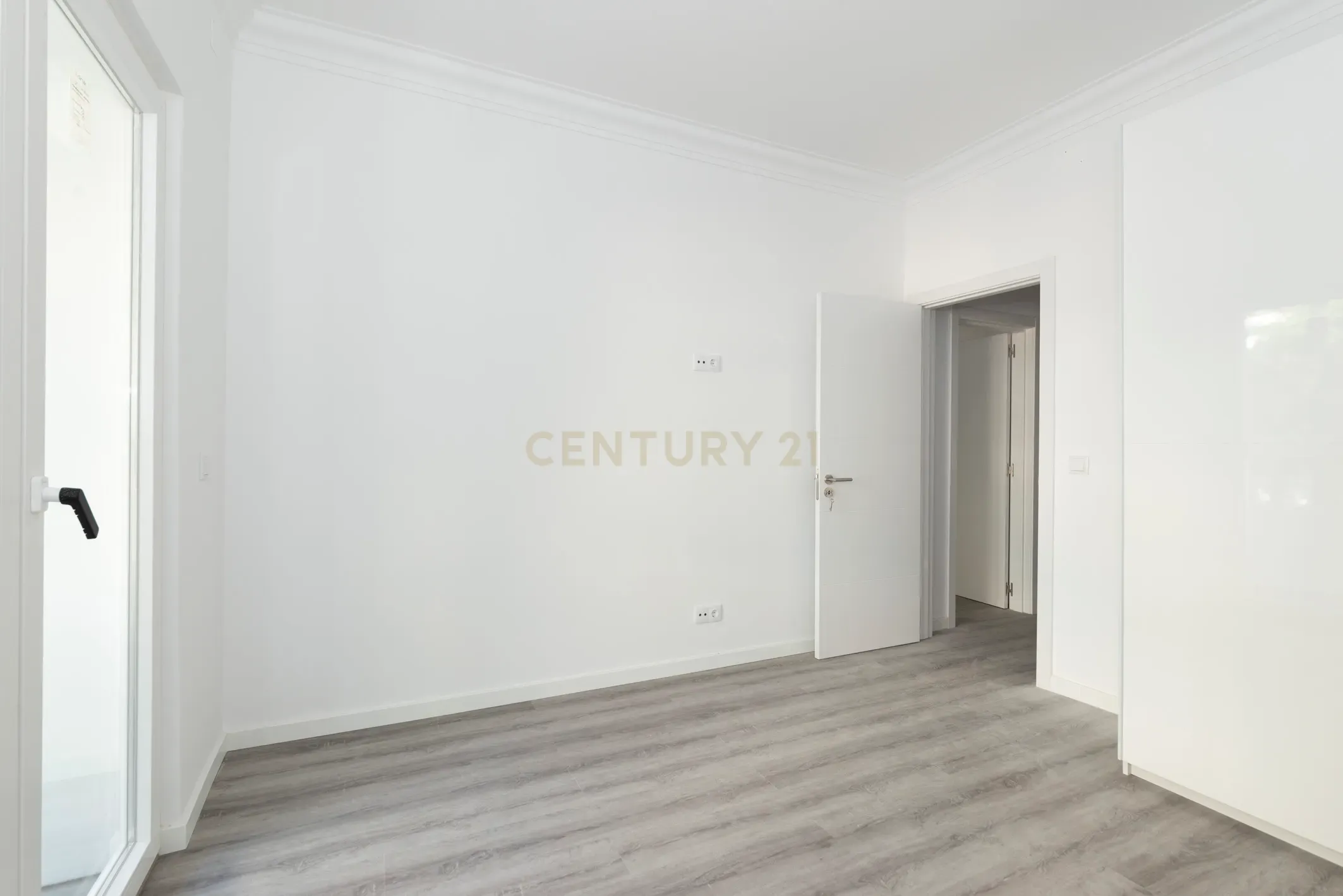 Fotografia 6 de T2 totalmente remodelado com cozinha independente no centro de almada