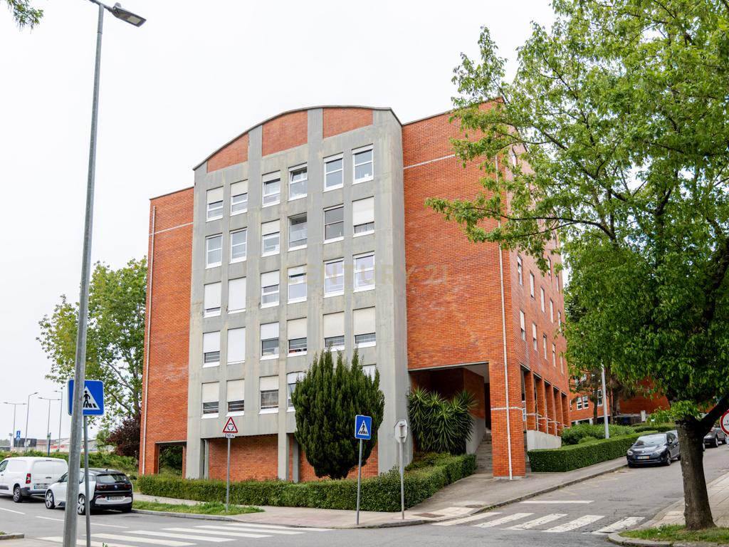 Apartamento T2 na Senhora da Hora, Matosinhos - Image 28