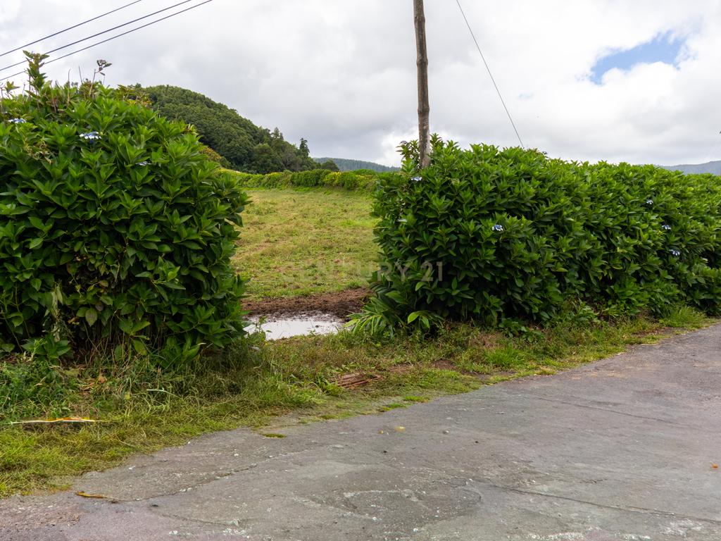 🌿 Terreno Agrícola com 21.135 m² – Faial da Terra, Povoação 🌿 - Image 2