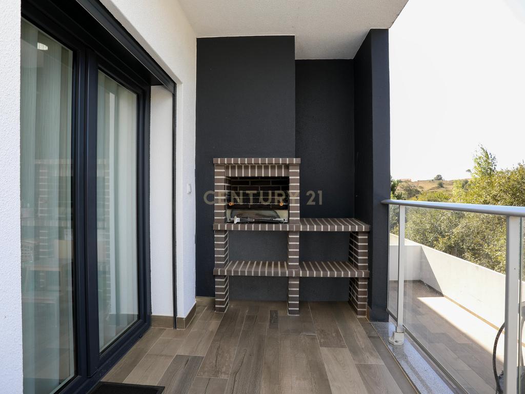 Apartamento T3 Jardins da Anta, Condomínio privado com piscina - Image 7