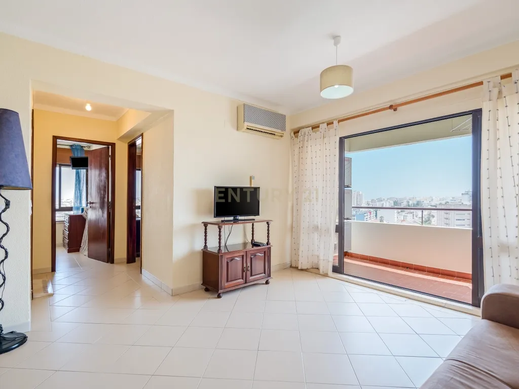 Apartamento T2 com vista rio, a 2 minutos da zona ribeirinha, em Portimão - Image 12
