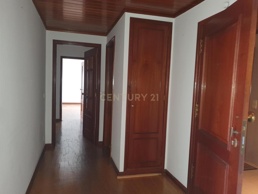 Apartamento T3 com garagem em Arcozelo - Image 6