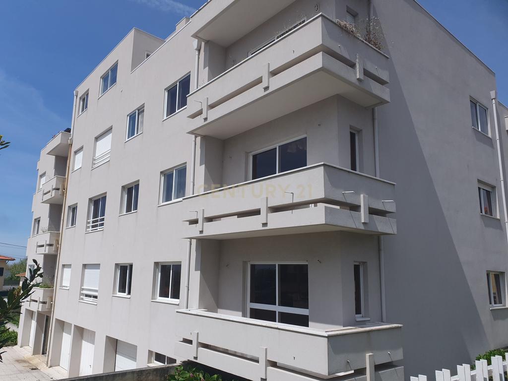 Apartamento T3 com garagem em Arcozelo - Image 2