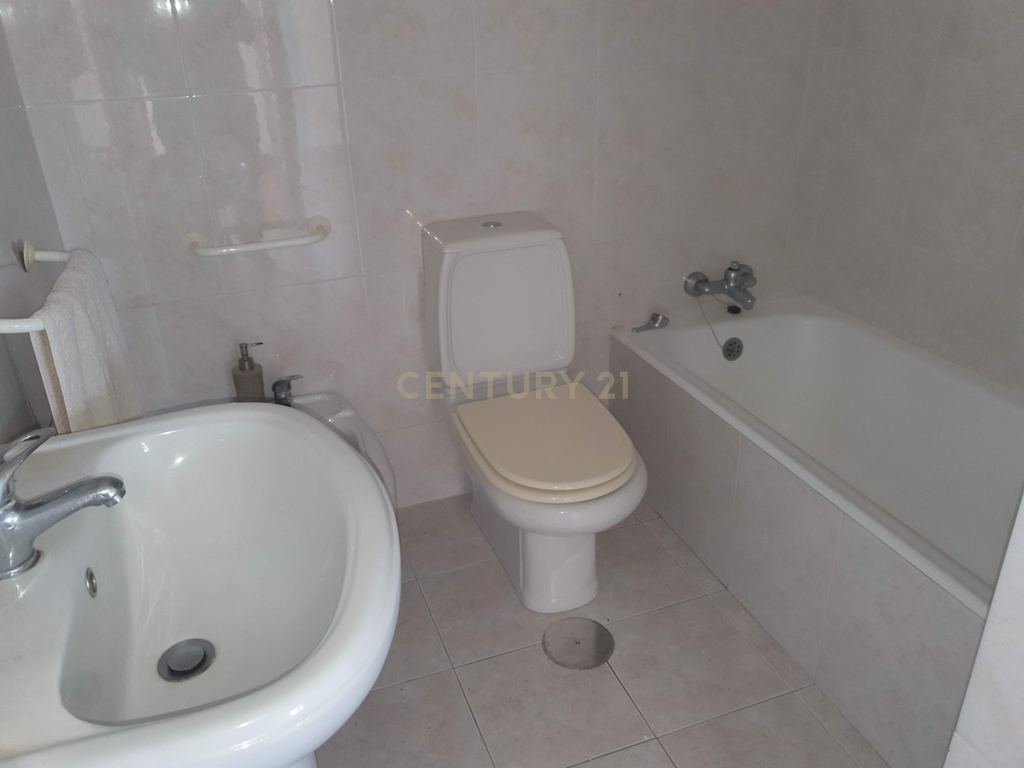 Apartamento T3 com garagem em Arcozelo - Image 10