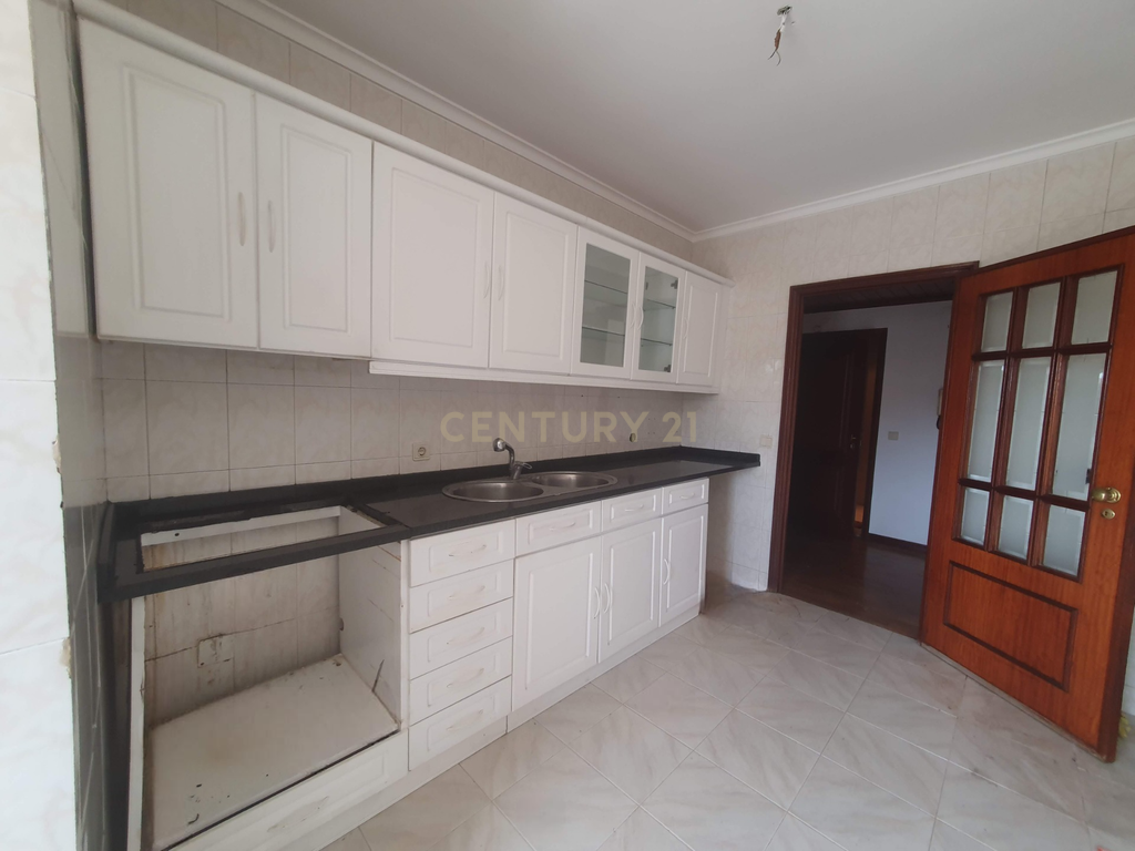 Apartamento T3 com garagem em Arcozelo - Image 4