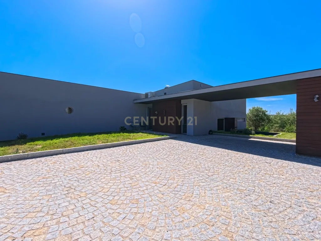 O Seu Refúgio de Luxo em Silgueiros: Elegância,Sustentabilidade e Uma Vista Inigualável - Image 2