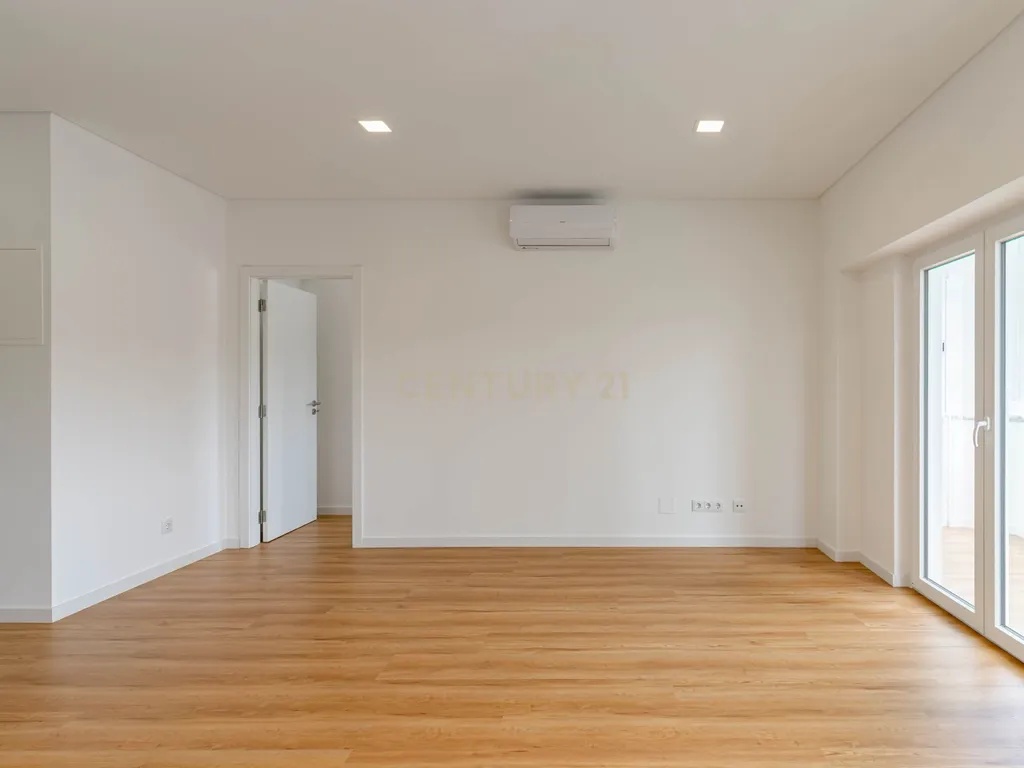 Apartamento T1 Renovado na Costa da Caparica – Conforto, Estilo e Excelente Localização - Image 9