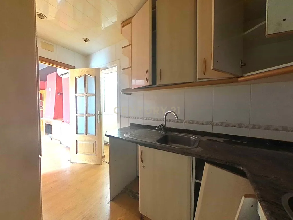 Apartamento em Sabadell, Barcelona - Oportunidade de Recuperação - Image 11