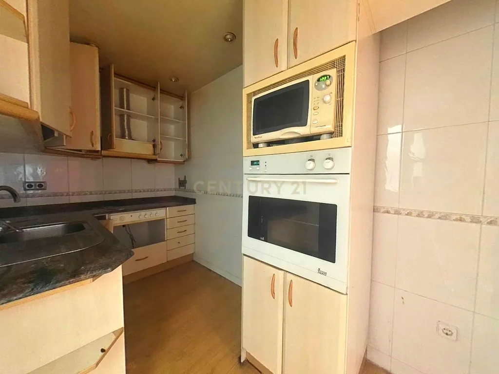 Apartamento em Sabadell, Barcelona - Oportunidade de Recuperação - Image 12