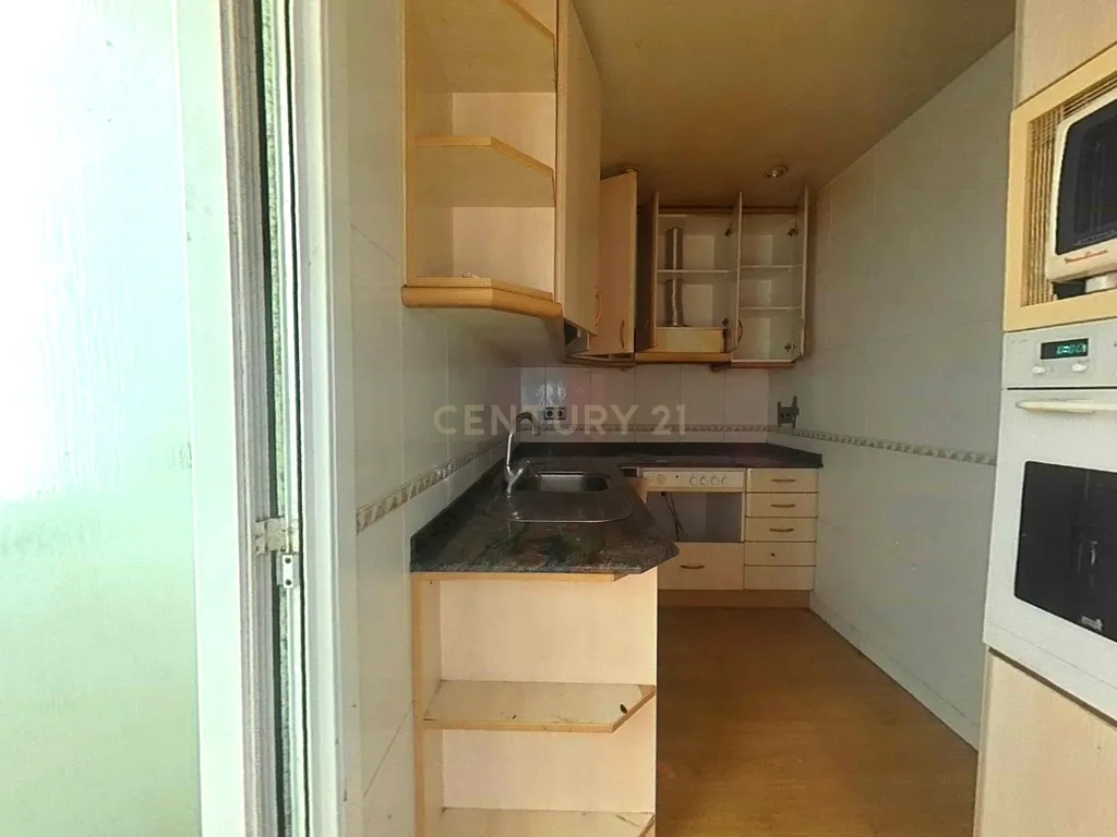 Apartamento em Sabadell, Barcelona - Oportunidade de Recuperação - Image 15