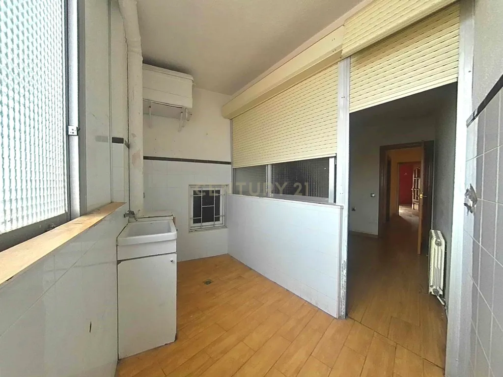 Apartamento em Sabadell, Barcelona - Oportunidade de Recuperação - Image 13