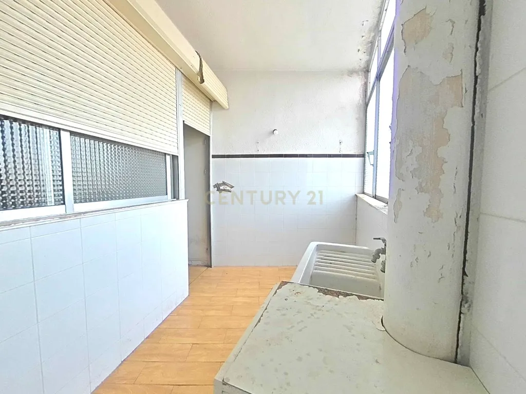 Apartamento em Sabadell, Barcelona - Oportunidade de Recuperação - Image 14
