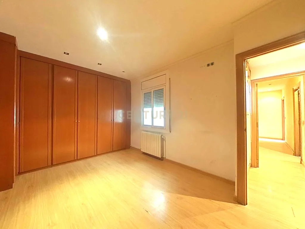 Apartamento em Sabadell, Barcelona - Oportunidade de Recuperação - Image 18