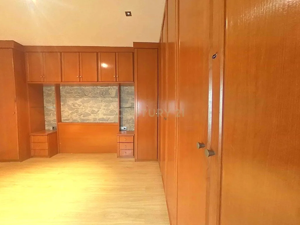 Apartamento em Sabadell, Barcelona - Oportunidade de Recuperação - Image 19