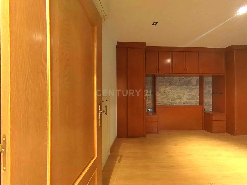 Apartamento em Sabadell, Barcelona - Oportunidade de Recuperação - Image 26