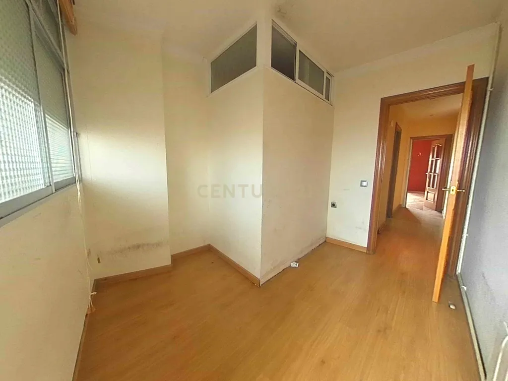 Apartamento em Sabadell, Barcelona - Oportunidade de Recuperação - Image 28