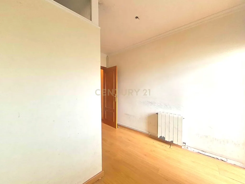 Apartamento em Sabadell, Barcelona - Oportunidade de Recuperação - Image 29