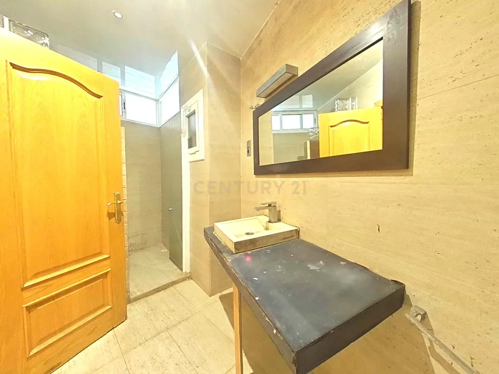 Apartamento em Sabadell, Barcelona - Oportunidade de Recuperação - Image 38