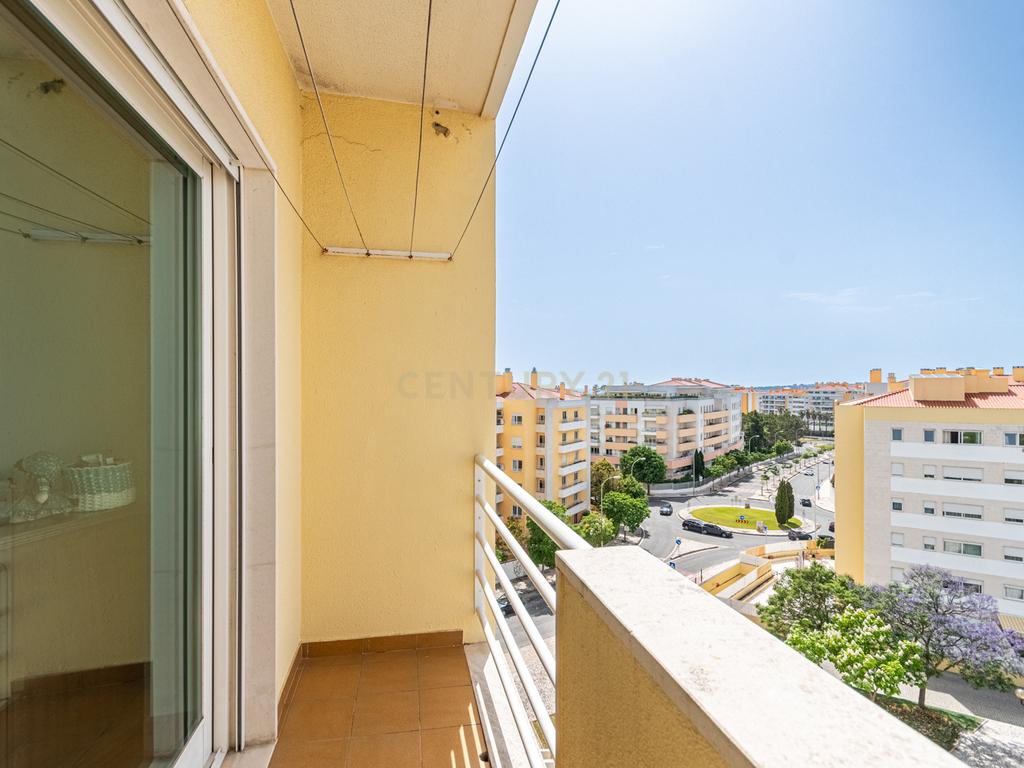 Penthouse T3 + Sótão (2 divisões) com Vista Mar, nos Jardins da Parede - Image 23