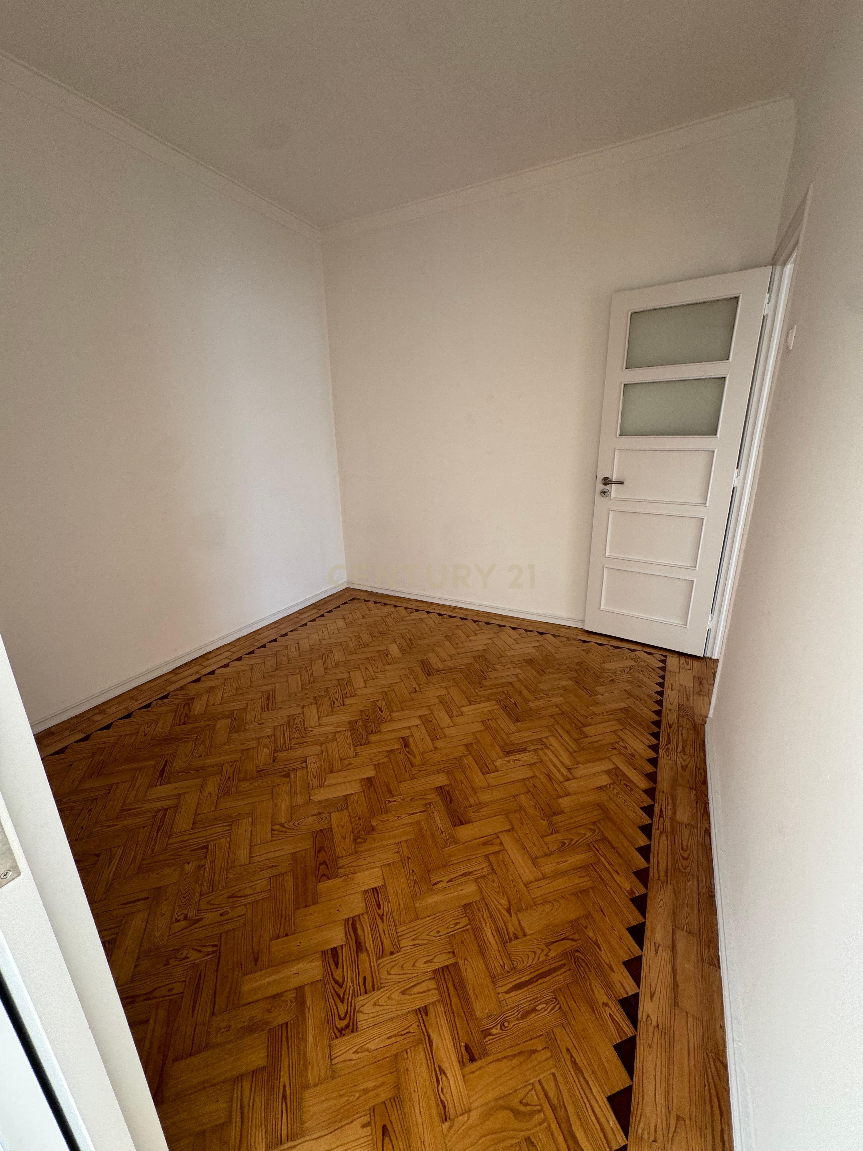 Fotografia 10 de Apartamento T1+1 Renovado em Águas Livres, Amadora