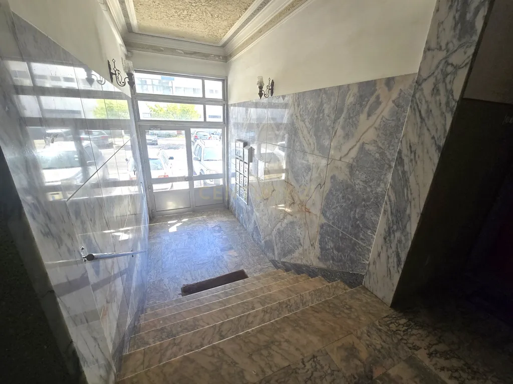 Apartamento T3 com varandas e arrecadação - Image 26