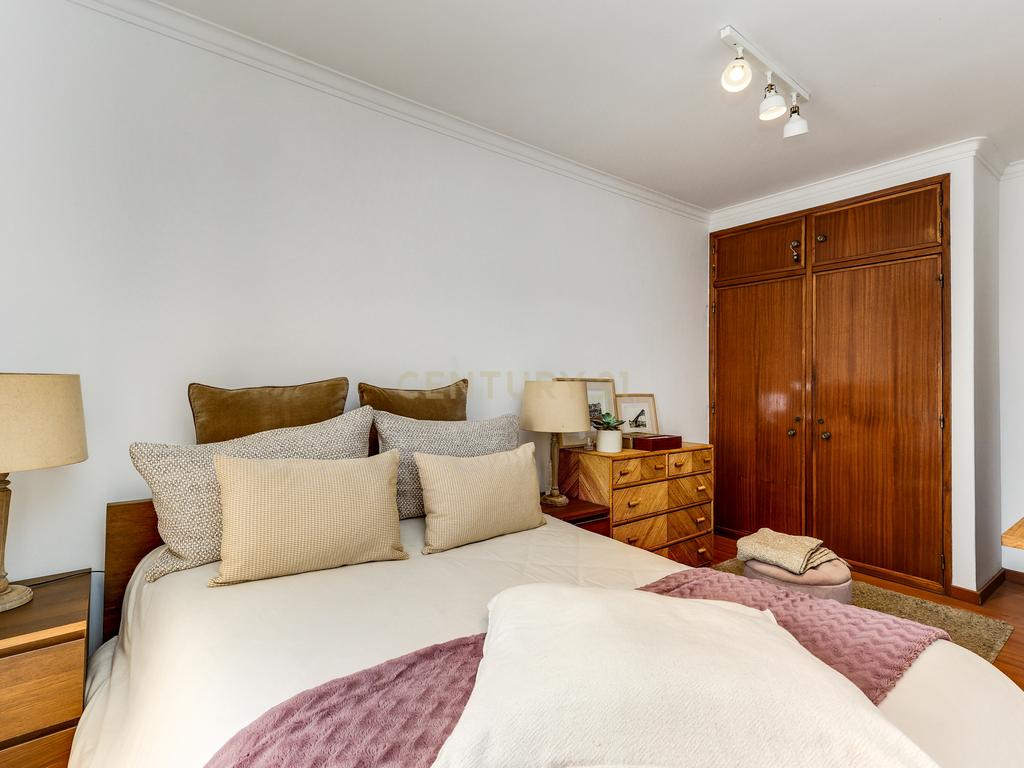 Apartamento T3 Renovado com Vista Panorâmica no Cacém, Sintra, Lisboa - Image 7