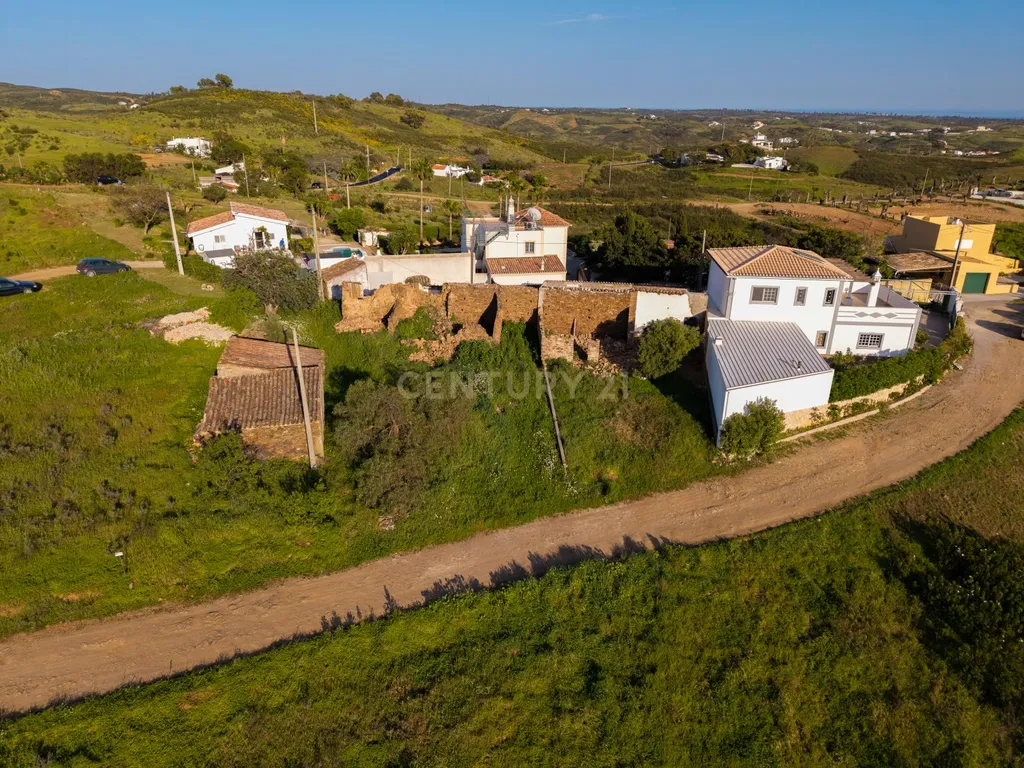 Oportunidade! - Projeto Aprovado Para Moradia com Vista Mar e Serra - Image 8