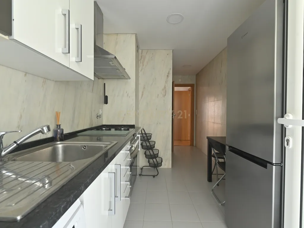 T2 com garagem, para arrendar - Av. Infante Santo (Lisboa) - Image 18