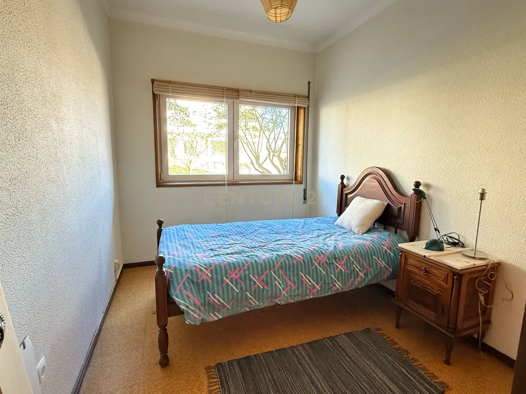 Apartamento T2 com varanda e elevador na Figueira da Foz - Image 13