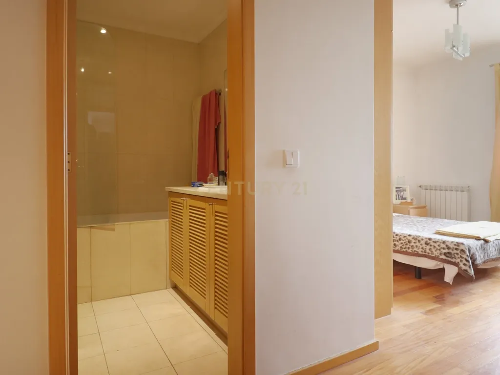 Apartamento T3 Caulinos, 2 Lugares de Garagem e Arrumos - Image 20