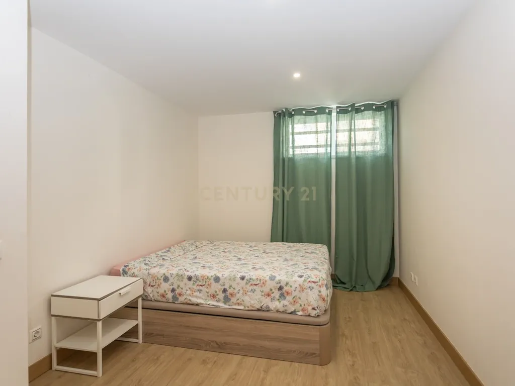 Apartamento T1+1 - Sobreda - Image 21