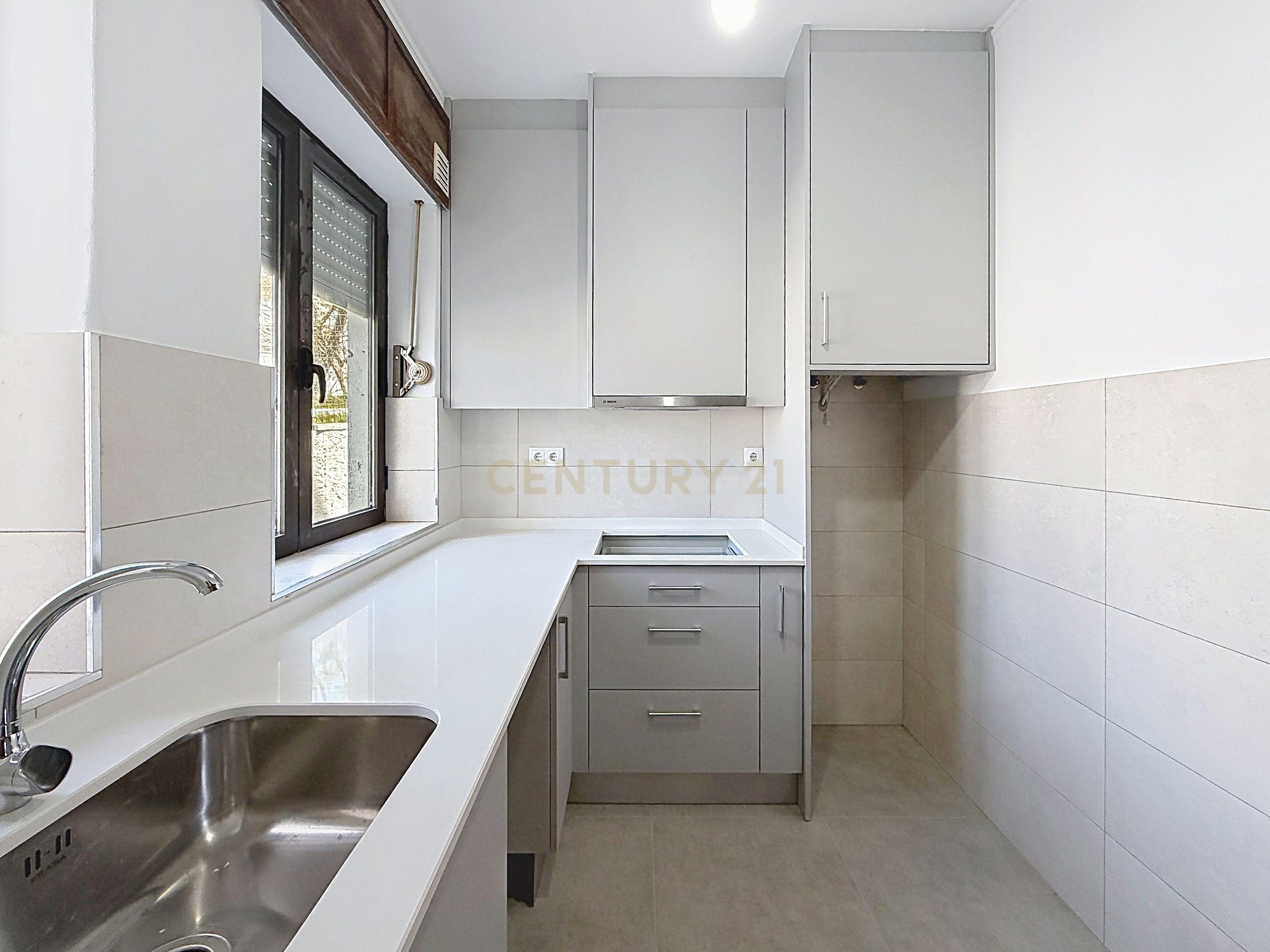 Fotografia 3 de T1+1 Renovado no Centro da Nazaré | Pronto a Habitar | 225.000€