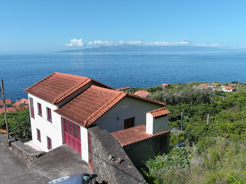 Fantástica Moradia na Fajã de São João - Ilha de São Jorge -Açores - Image 1