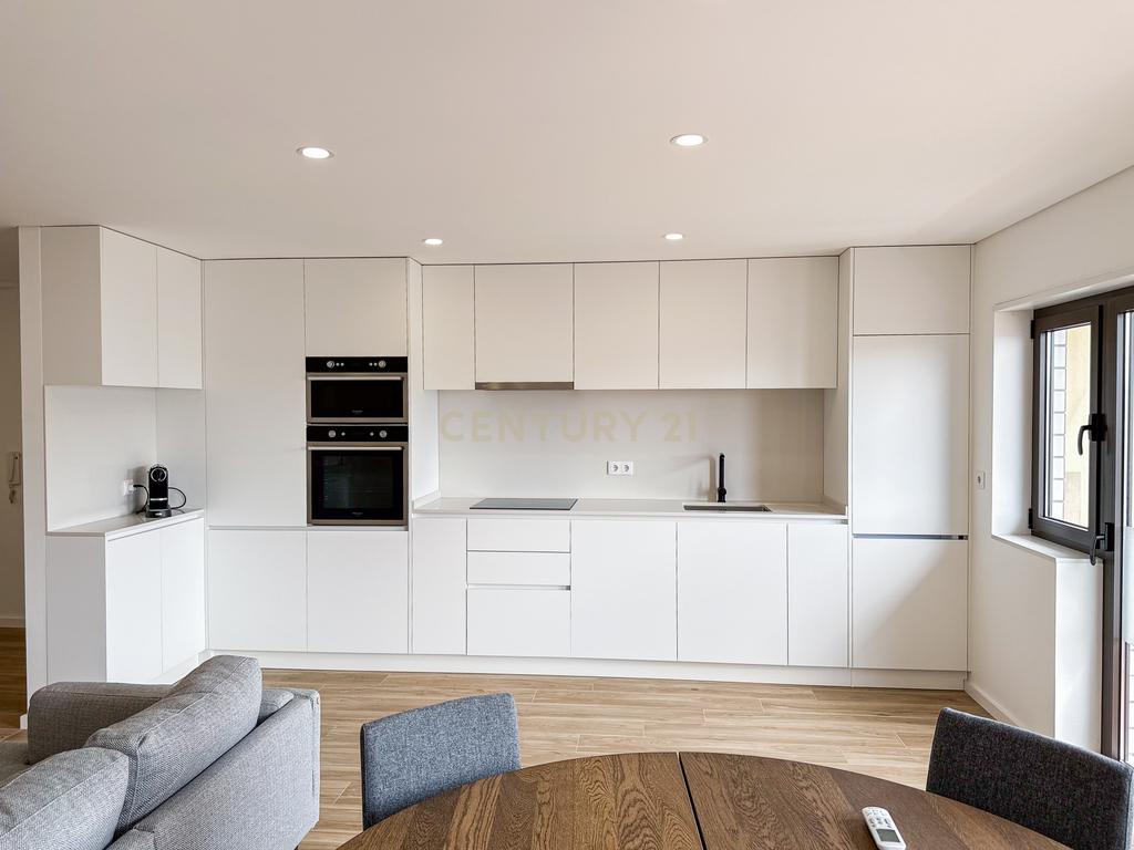 Apartamento T3 Remodelado com garagem em Braga | Próximo do Centro Histórico - Image 9