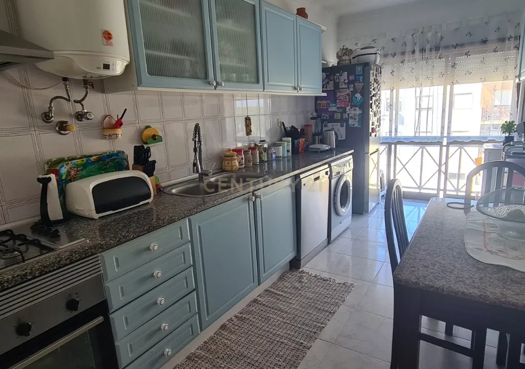 T3 Espaçoso em Excelente Localização- Quinta do Conde - Image 17