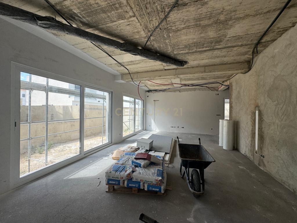 Moradia T4 contemporânea NOVA com 3 pisos em Trajouce, São Domingos de Rana, Cascais - Image 7