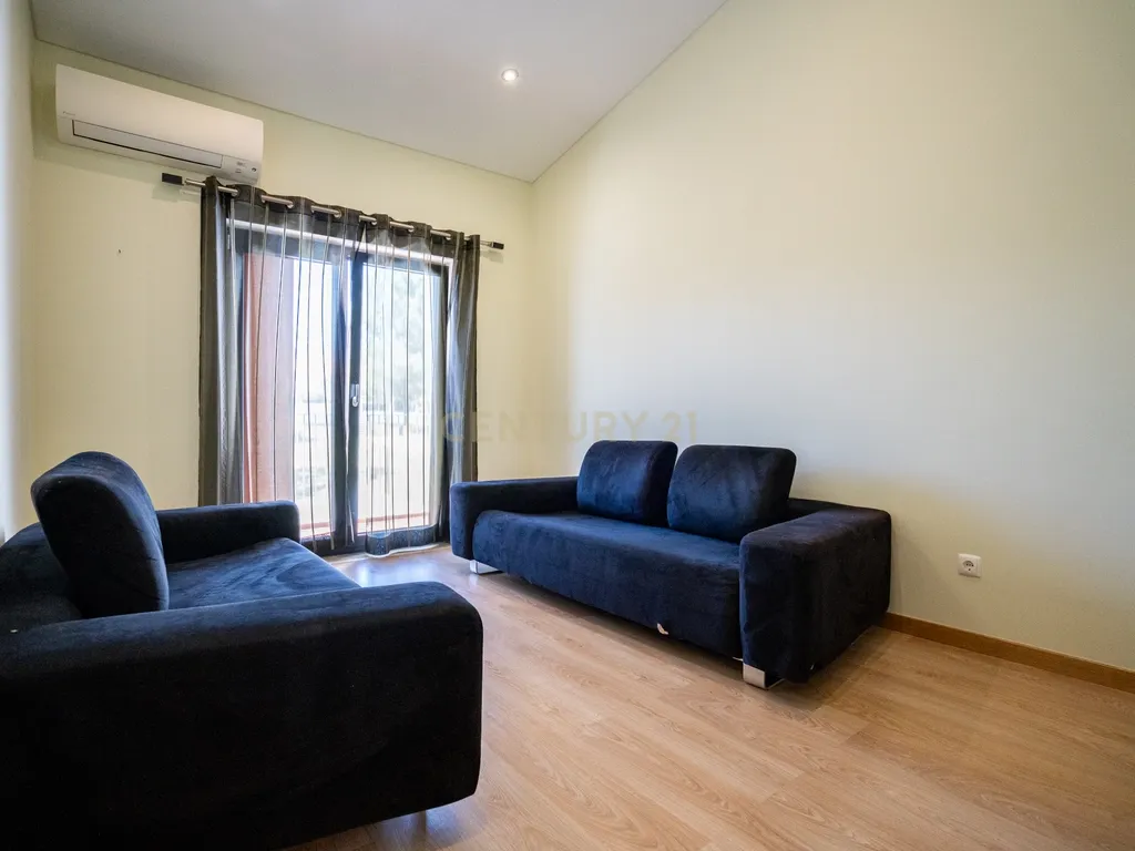 Moradia Contemporânea T4 em Santo António da Charneca - Barreiro - Image 19