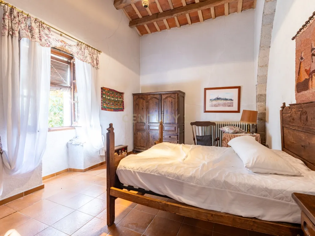 MASIA CATALANA EN VENDA A LLAGOSTERA – MÉS DE 7 HECTÀREES DE TERRENY, LLICÈNCIA TURÍSTICA, PISCINA I CAMP DE FUTBOL - Image 81