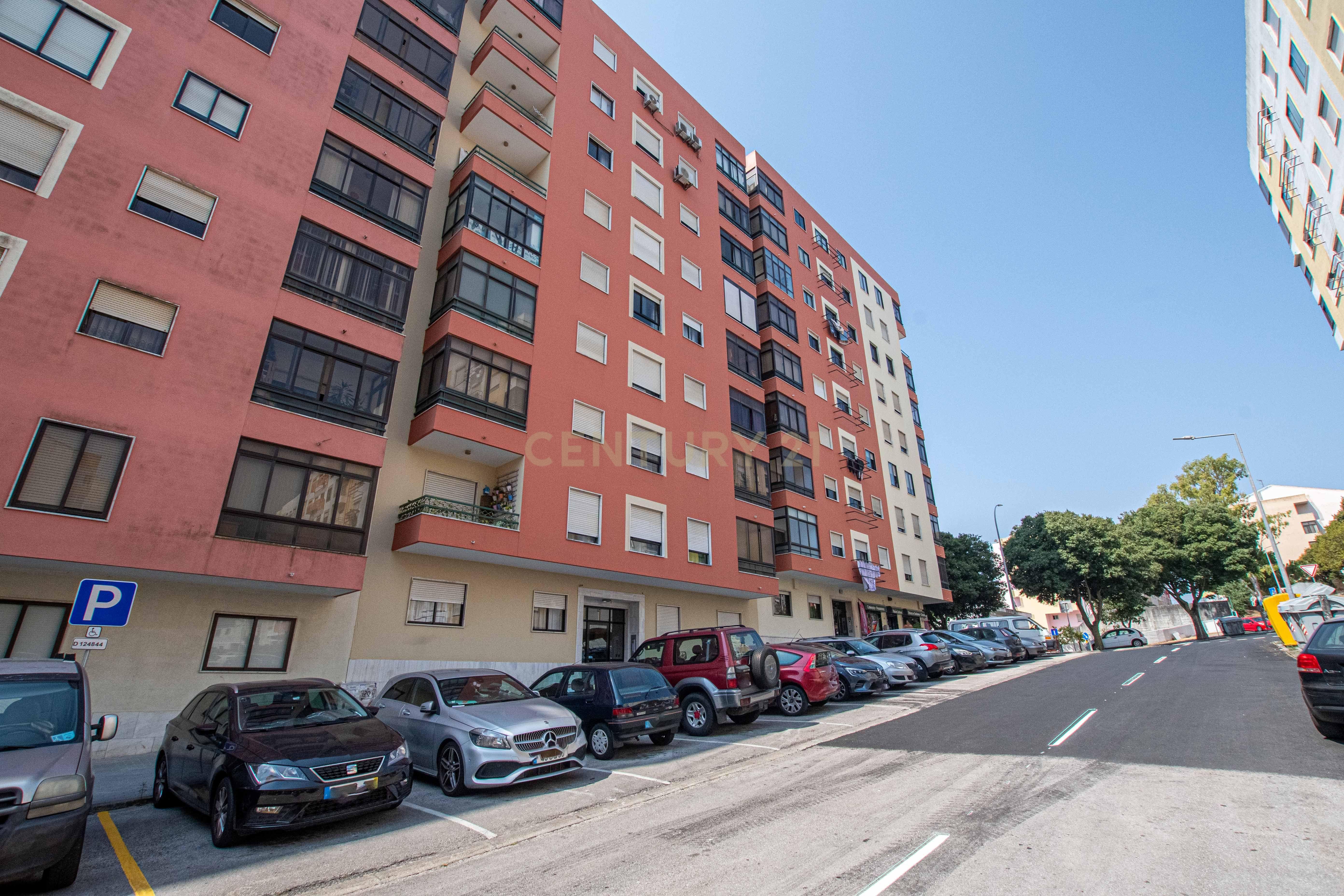 Fotografia 11 de Apartamento T3 com Excelente Luminosidade | 110 m² | 2 WC | Elevador | Agualva-Cacém