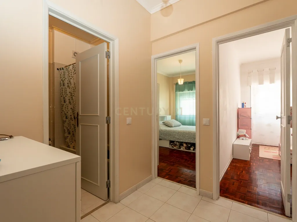 ** APARTAMENTO T2 NA AMADORA, PERTO DO METRO E DO COMBOIO ** - Image 7