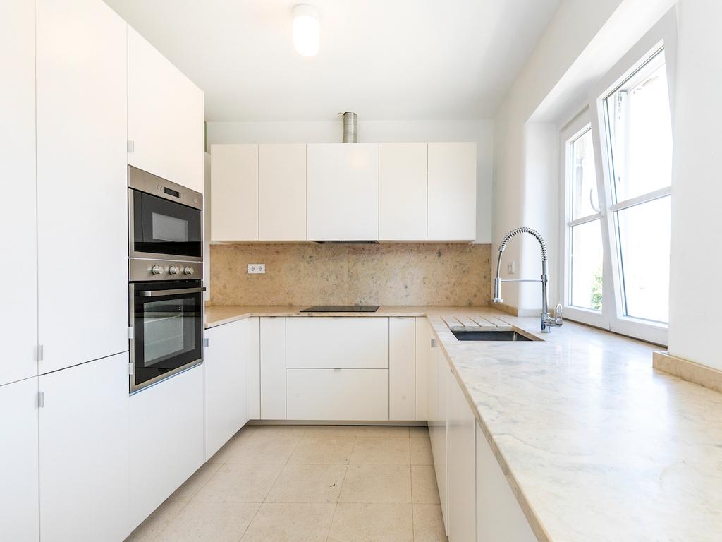 Apartamento T3 renovado para arrendamento na Avenida de Roma com elevador - Image 4
